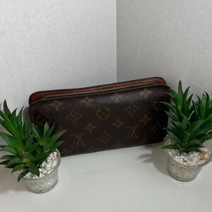 Louis Vuitton Monogram Zippy Wallet 
Date Code TB 0031